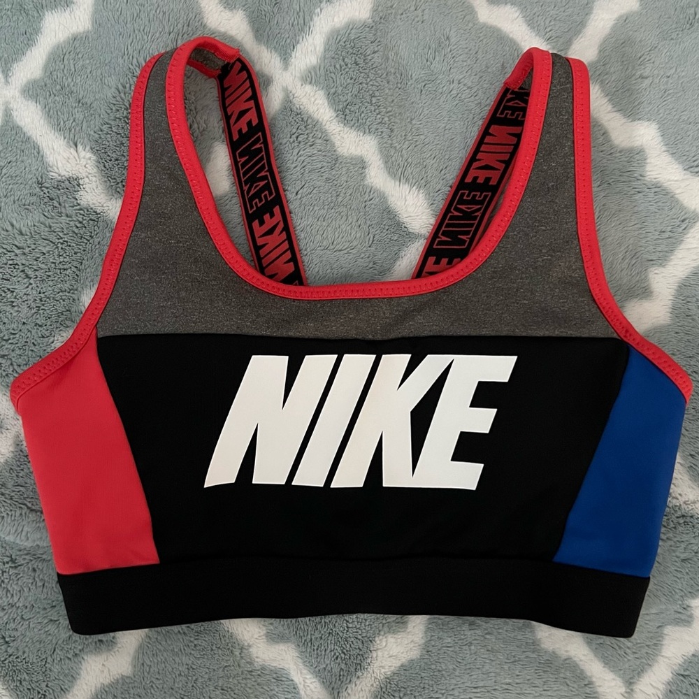 PERFECT CONDITION Nike Sports Bra with removable padding
